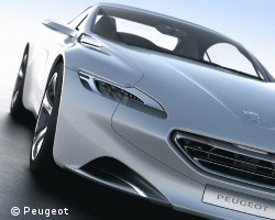 Der Peugeot EX1 wird von zwei Elektromotoren mit ingesamt 340 PS angetrieben